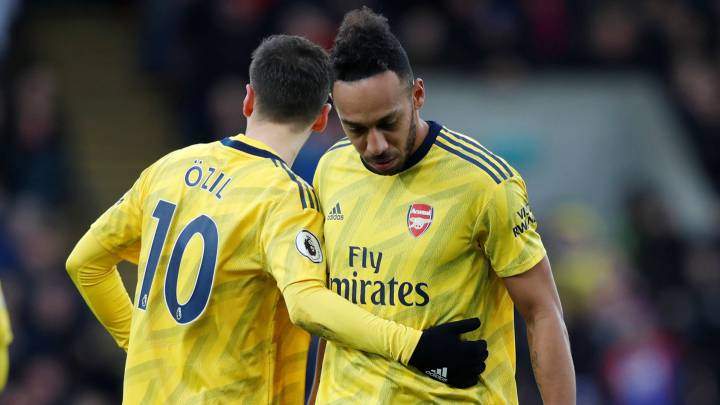 Aubameyang goes from hero to villain as Arsenal held at Palace