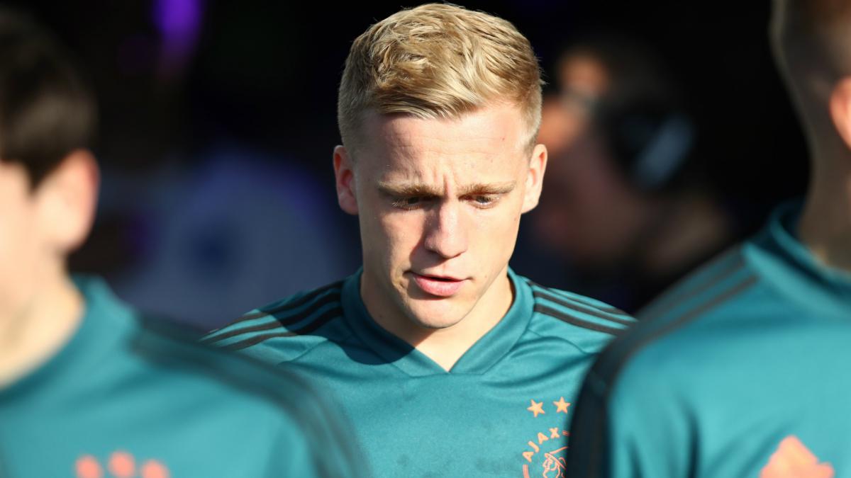 Man Utd & Madrid target Van de Beek rules out Ajax exit