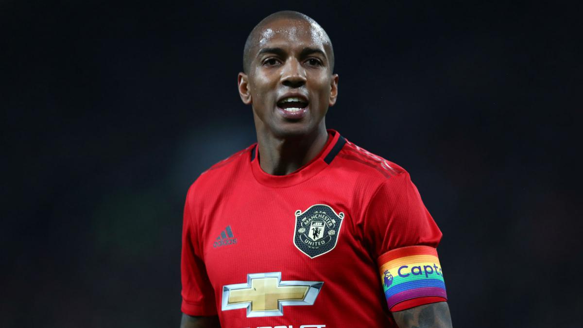 Inter agree fee with Manchester United for veteran Young
