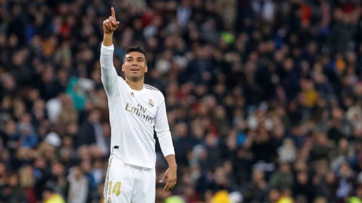 Casemiro brace sees Real Madrid passed Sevilla