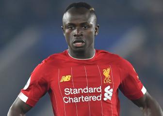 Mané forced off injured in first half of Liverpool's win at Wolves