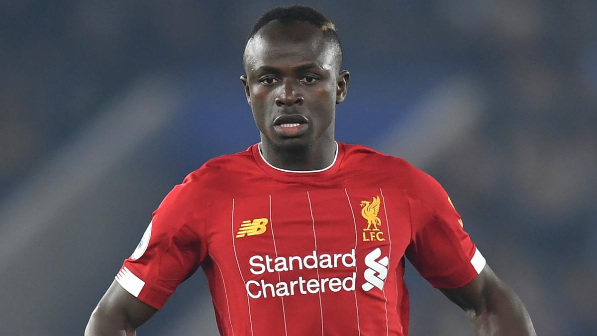 Wolves - Liverpool: Mané forced off injured in first half