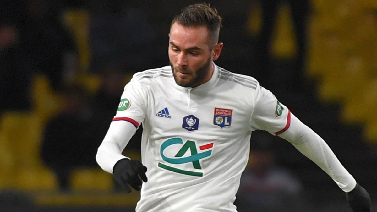 Hertha Berlin sign Tousart, loan midfielder back to Lyon