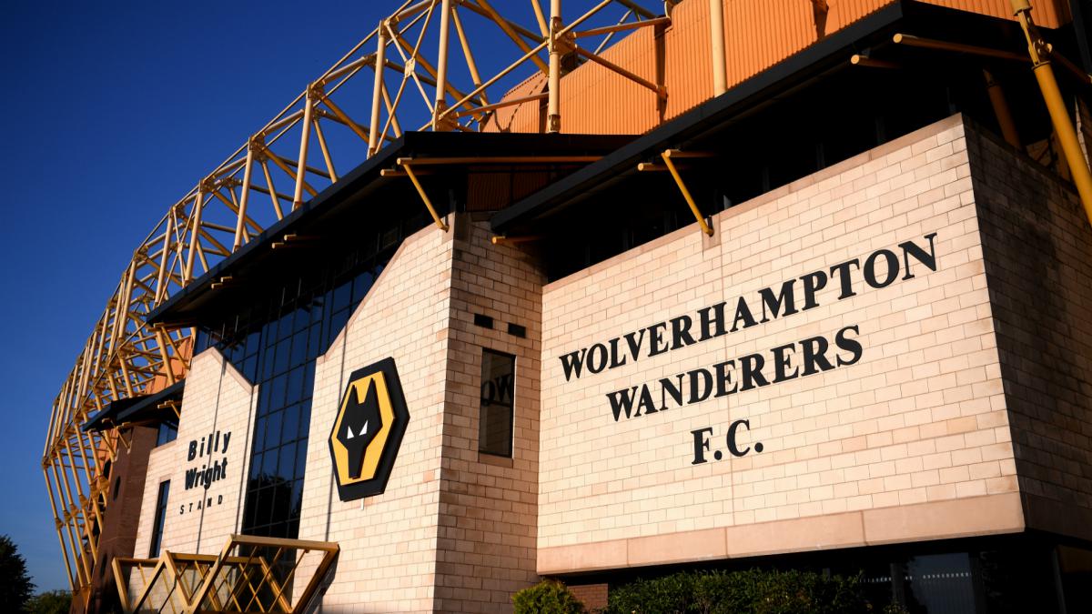 Wolves issue players with temporary selfie ban amid risk of coronavirus spread