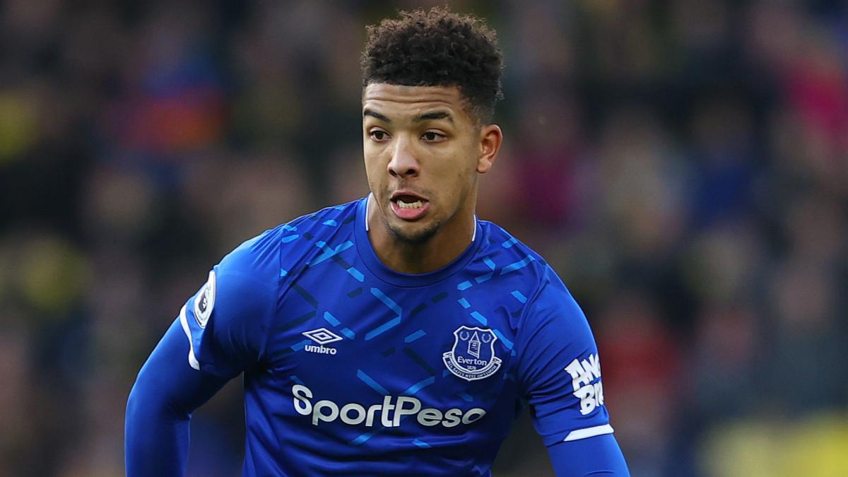 Holgate signs long-term deal with Everton