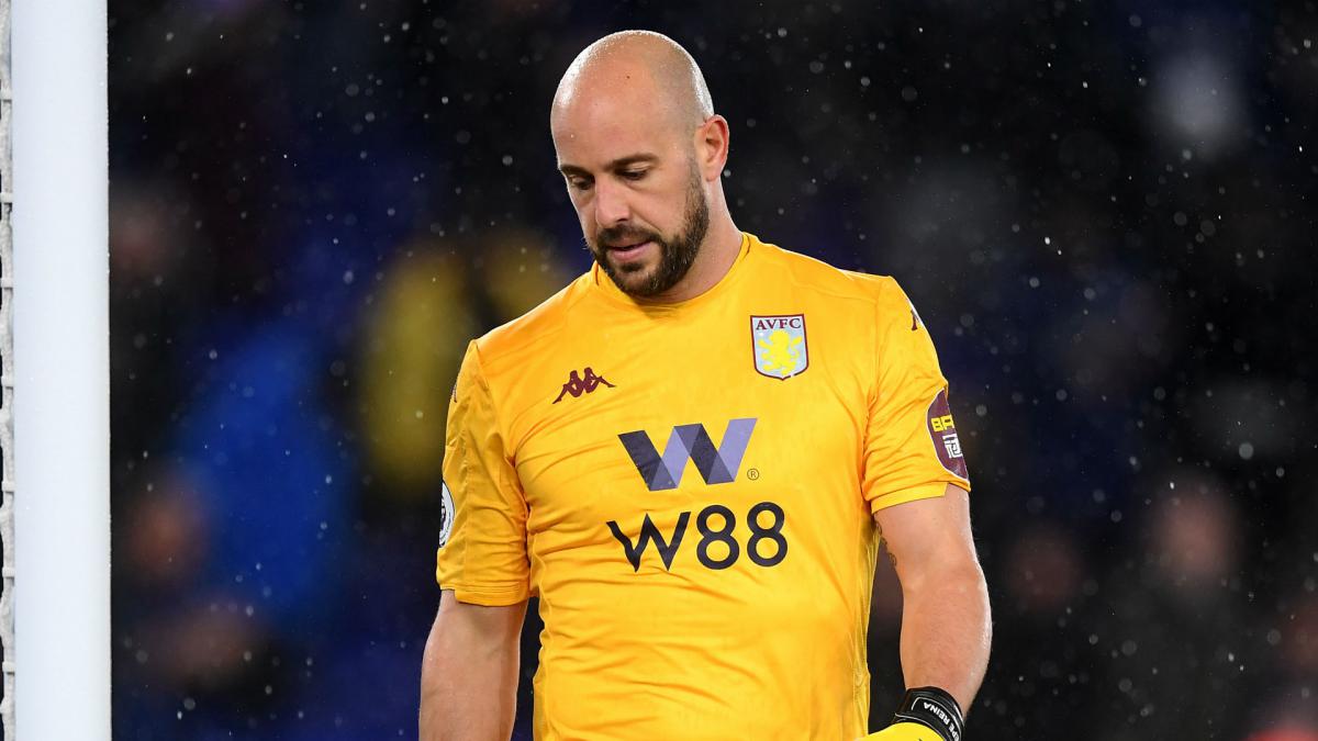 Coronavirus: Crazy to keep playing - Reina questions attitudes in England
