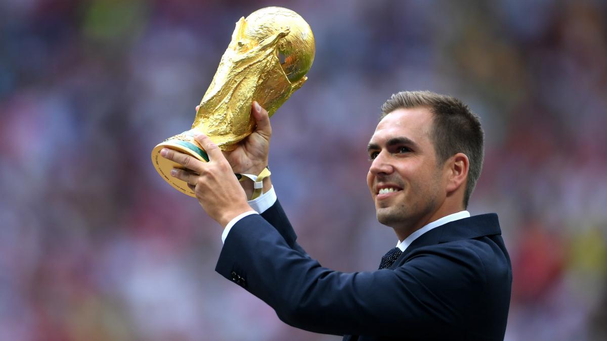 Coronavirus: Lahm says footballers are in the spotlight and must prove 'role model' status