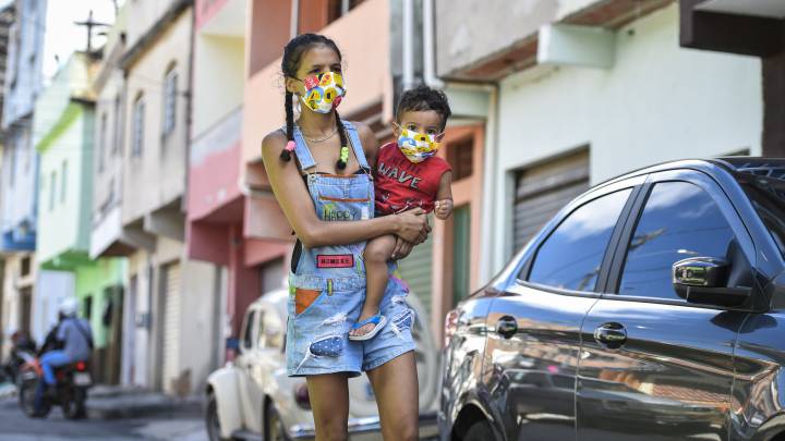 Coronavirus live: worldwide cases surpass 2 million