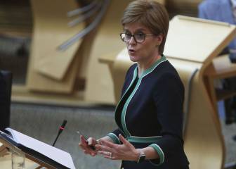 Sturgeon calls for discussion on border controls and reform in Scottish society
