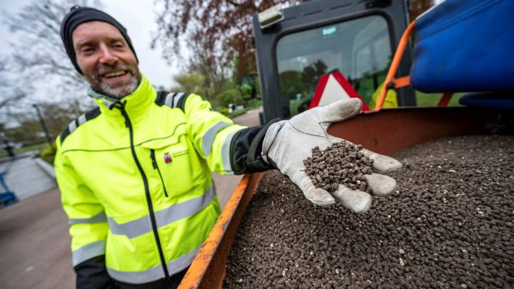 Swedish town uses chicken manure to help stop spread of coronavirus