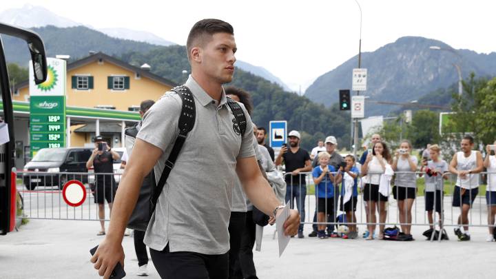 Jovic breaks his heel