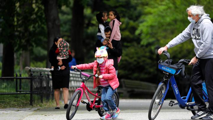 Coronavirus US live updates: cases, deaths, news and stimulus checks, today