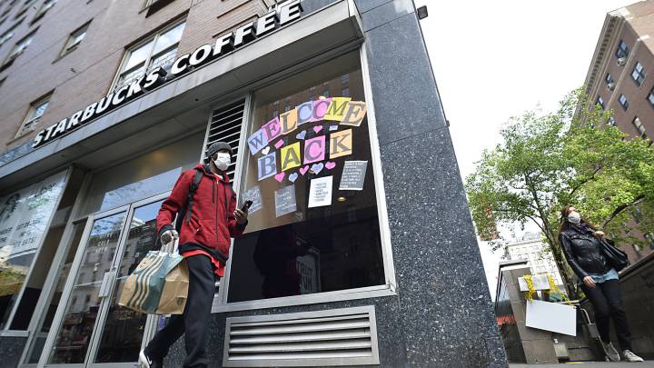 Restaurant opening hours during Memorial Day