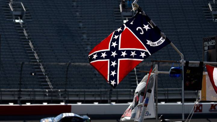 Which US states still fly the Confederate flag?