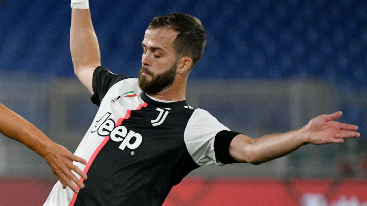 Sarri denies row with rumoured Barcelona target Pjanic