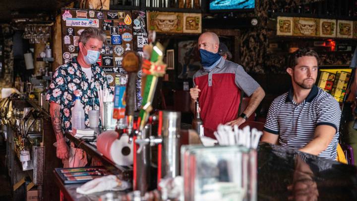 Coronavirus USA live updates: cases, deaths, stimulus checks and news, today