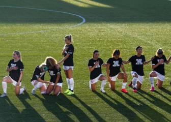 Players kneel in protest after NWSL change national anthem policy