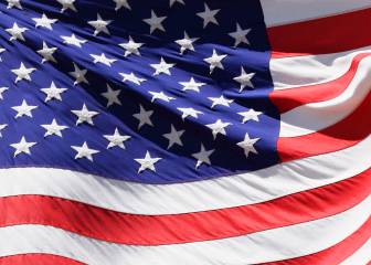 How old is America on July 4th 2020 its population at birth?