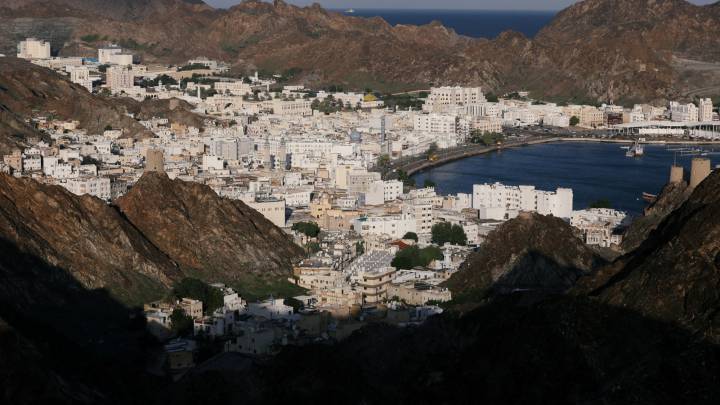 Oman imposes two week coronavirus lockdown