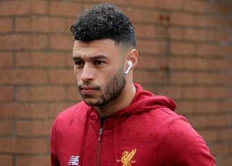 Liverpool's Oxlade-Chamberlain suffers more injury misfortune