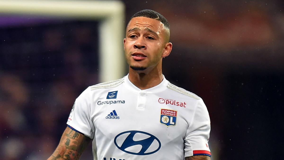 Depay aware of interest but unsure about future amid Barcelona links