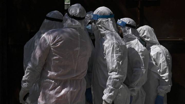 India sets new single-day coronavirus deaths record