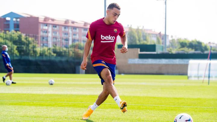 Sergiño Dest: “I didn’t understand a word Lionel Messi said”