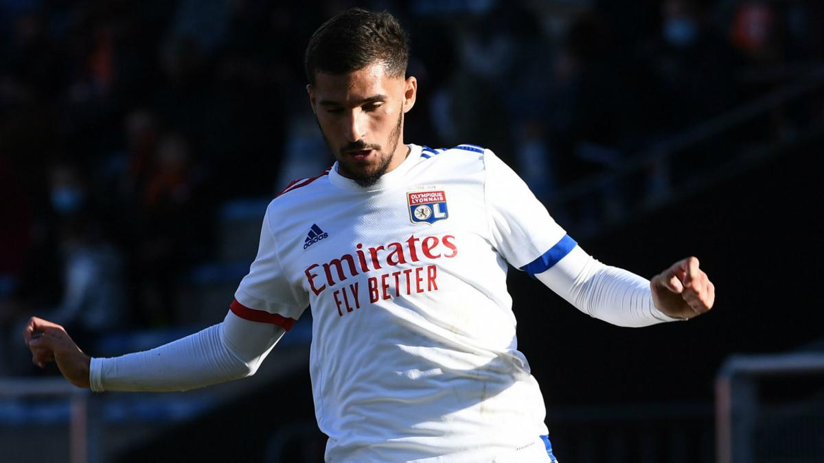 Arsenal target Aouar rejects move to remain at Lyon