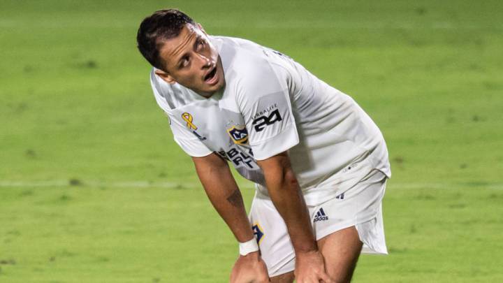 MLS fines Javier Hernández and Cristian Pavón