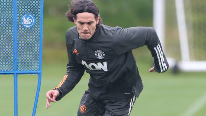 Cavani poised for Man Utd debut against Chelsea