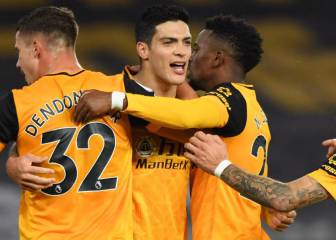 Raúl Jiménez scores an amazing goal for Wolverhampton
