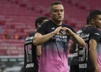Chivas lose 2-0 to Cruz Azul with two games left of the 2020 Guardianes tournament
