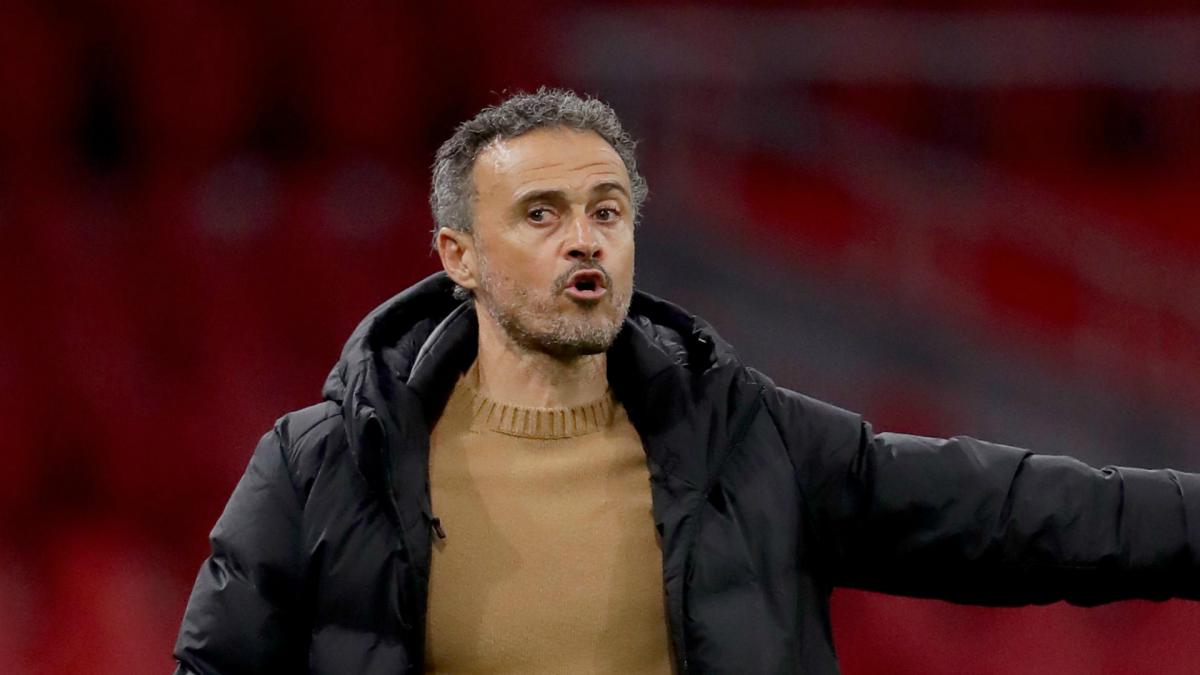 Luis Enrique defends striker-less system after Spain rescue late draw