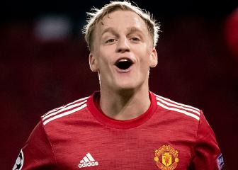 Van de Beek sees future profit in holding midfielder role