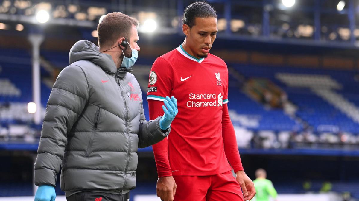 His knee does not look like a knee should – Klopp provides update on Van Dijk's recovery