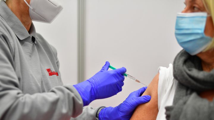 Which states will receive the first doses of the coronavirus vaccine?
