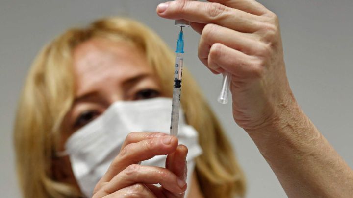 What are the differences between Moderna and Pfizer’s vaccines?