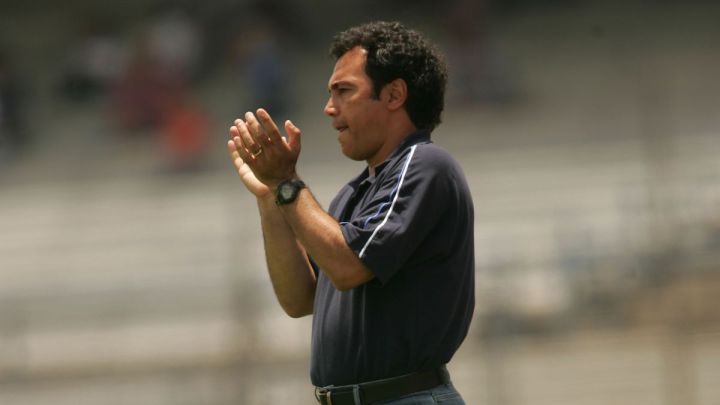 Hugo Sánchez demands two-year contract to manage Cruz Azul