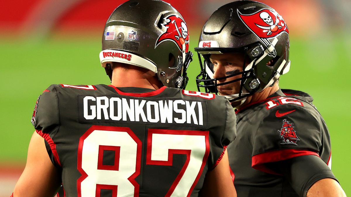 Brady 'all-in' with Buccaneers, says Gronkowski
