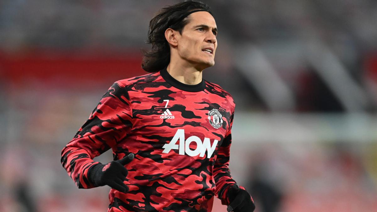 Uruguayan players call on FA to overturn 'reprehensible' Cavani ban