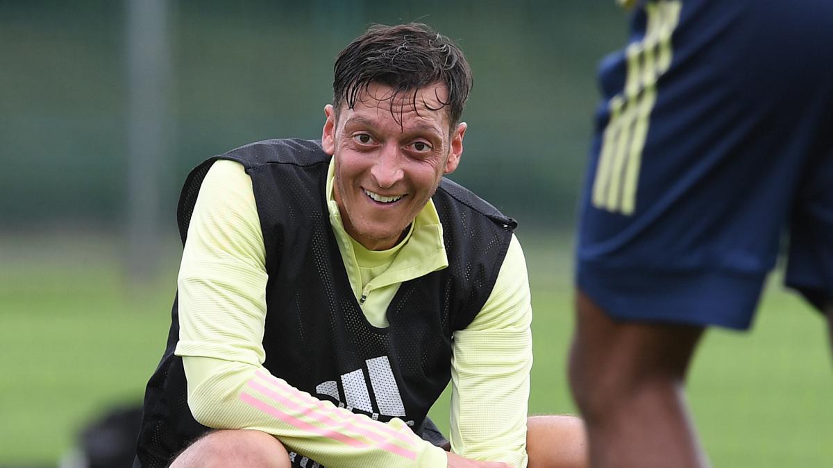 Ozil is a Fenerbahce fanatic - agent hopeful Arsenal midfielder will complete move