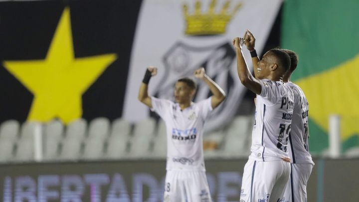 Santos beat Boca to set up all Brazilian Copa Libertadores final