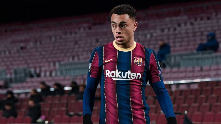 Sergiño Dest doubtful to play against Cornella