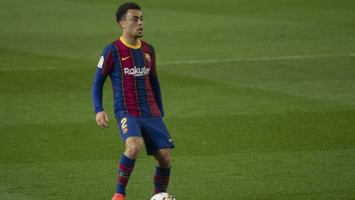 Sergiño Dest back in starting lineup in Barcelona’s Champions League defeat