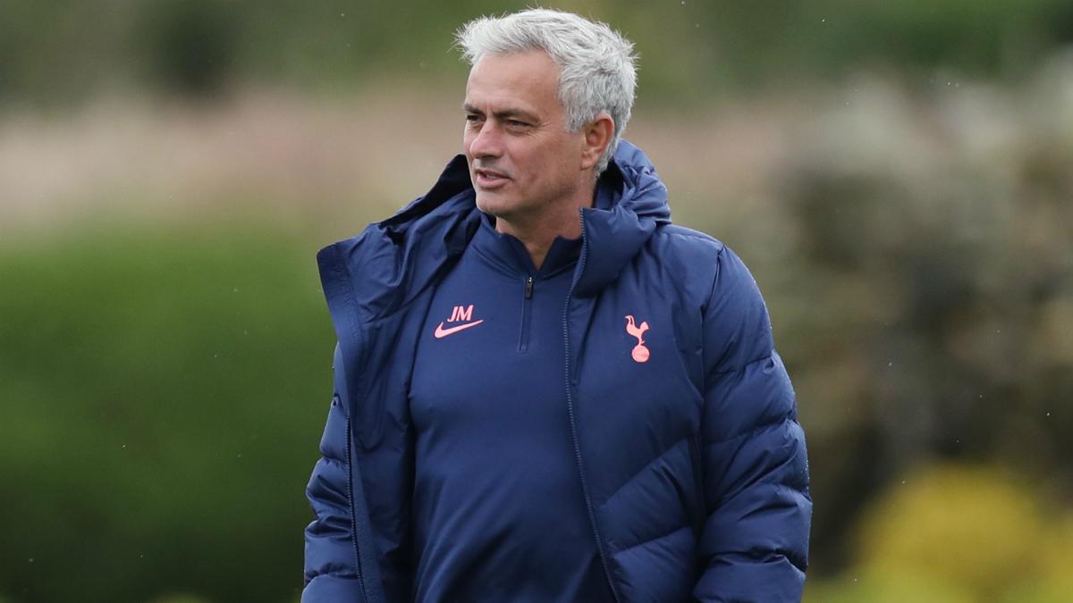 Mourinho calls on Spurs to show 'fight' in crucial West Ham clash