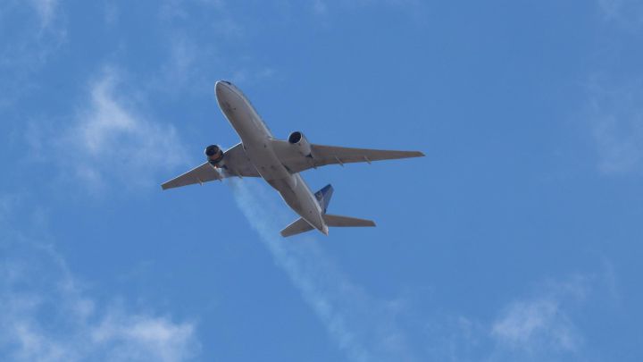 Why have Boeing 777s been removed from service after the Denver incident?