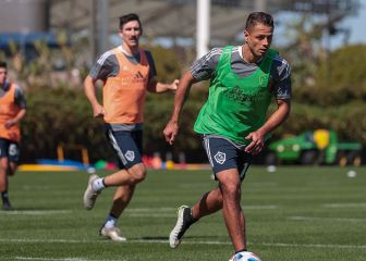 Greg Vanney wants Chicharito to reach his full potential