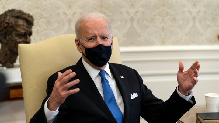 Biden criticises “Neanderthal” decision to remove mask mandates