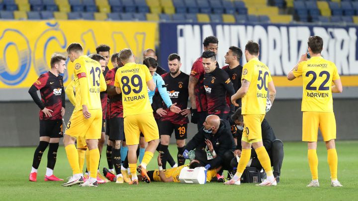 Galatasaray terminate Belhanda's contract over administration criticism