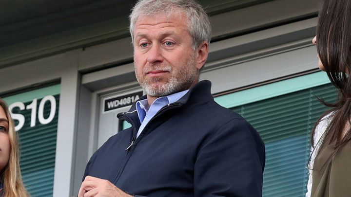 Roman Abramovich defends hire-and-fire policy at Chelsea